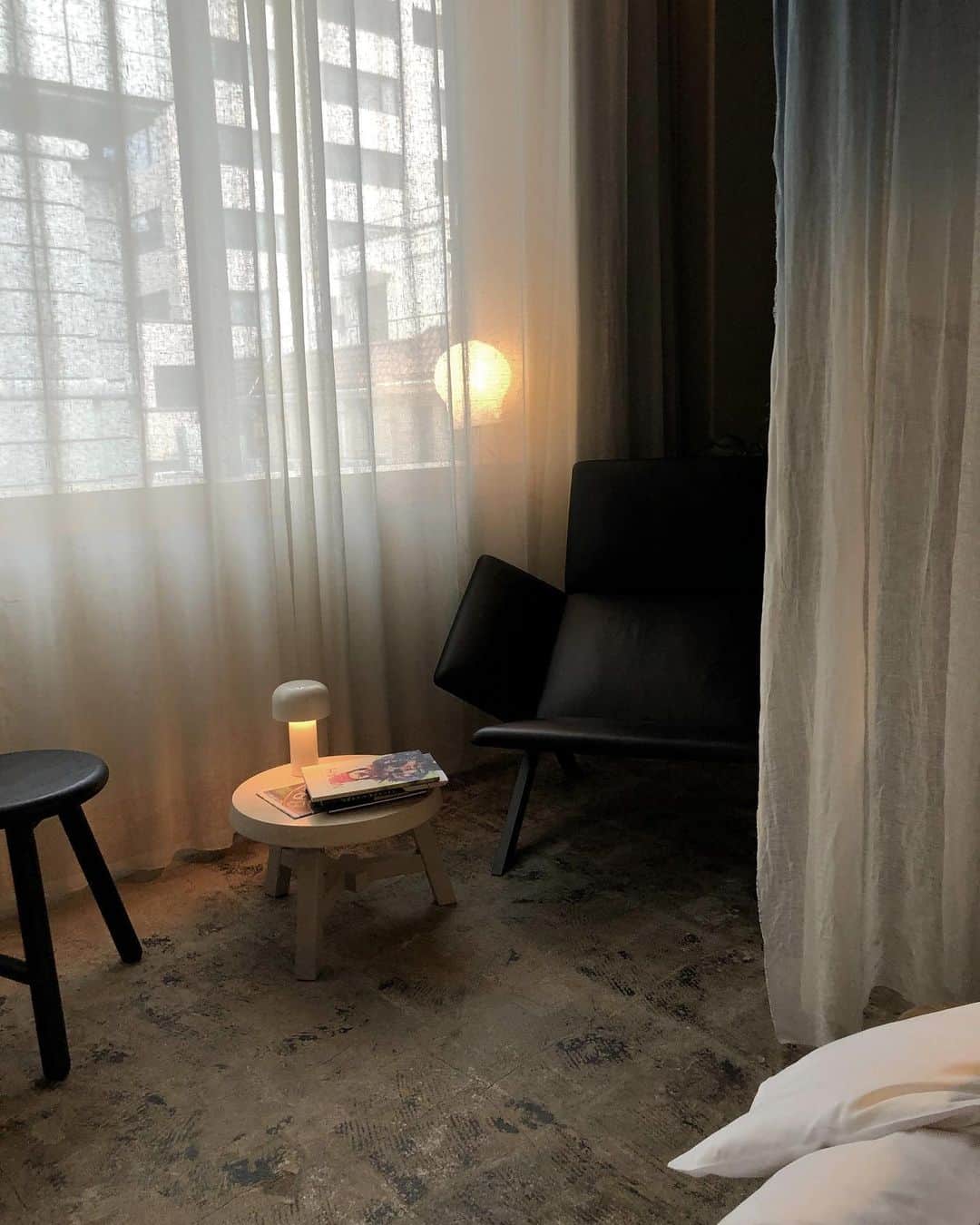 大屋夏南のインスタグラム：「Favorite hotel in town 🖤 YouTube内で言ってたミニミニハネムーンで泊まりたかったホテルはここ💫東京で一番好きなホテル🤍」