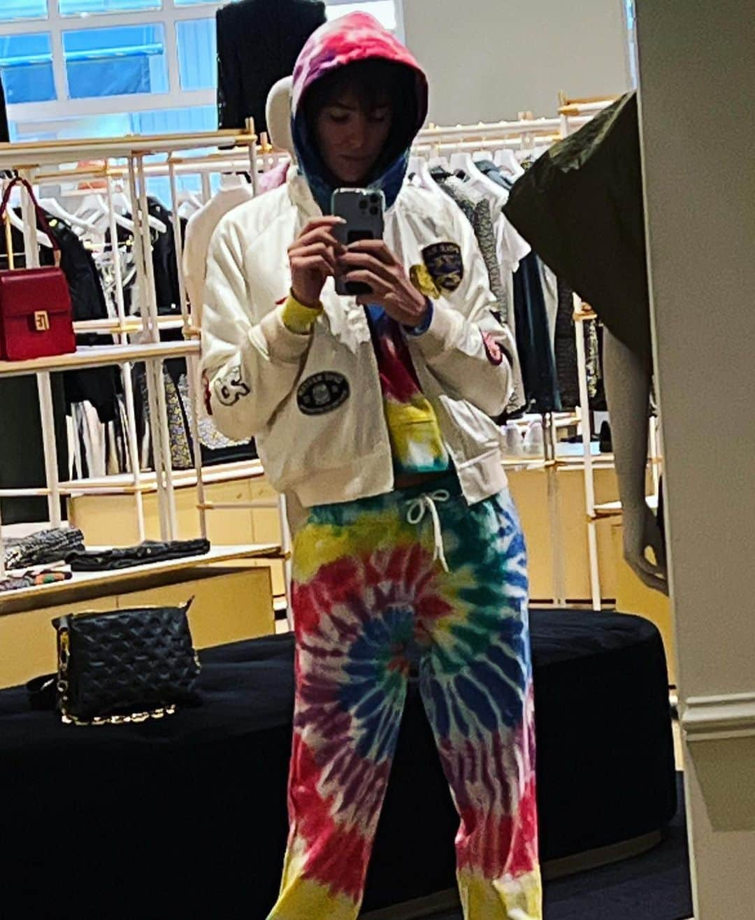 エリザ・カミングスさんのインスタグラム写真 - (エリザ・カミングスInstagram)「Boom!! @ralphlauren #tiedye thank you so much for all the merch @violetvon_westenholz 💚💚💚   #poloralphlauren #ralphlauren #tiedie」9月29日 21時39分 - ladyelizacummings