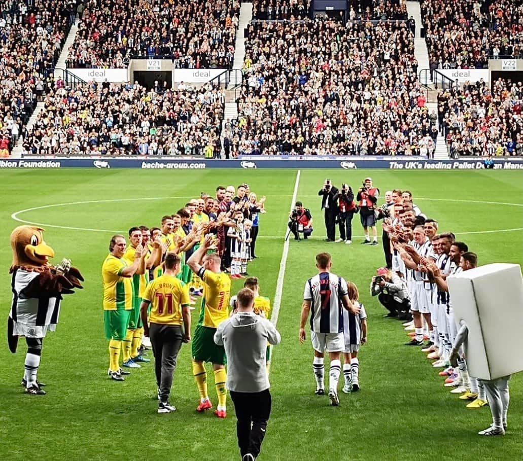 ヨナス・オルソンのインスタグラム：「What a privilege and day out to celebrate two fantastic careers! Thanks for including me @jamesmozza @cbrunt11  See you further down the line 🔵⚪️」