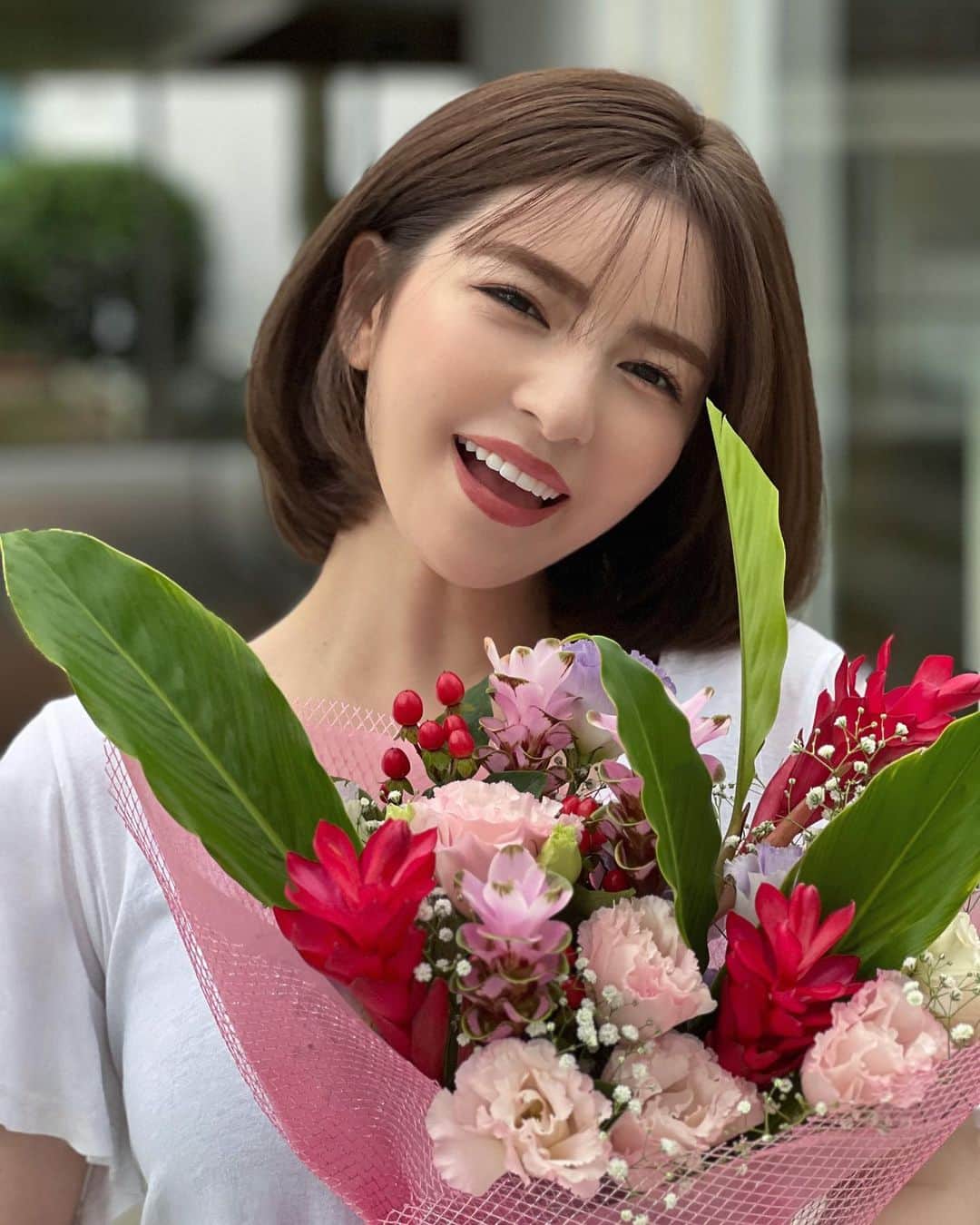 スミス楓のインスタグラム：「9/29 my birthday🎂🫶🏻 今年も家族でお祝い🎈  ココも同じ誕生日で今日で17歳になりました🥰🐾  毎日、元気に過ごしてくれてありがとう✊🏻❤️」