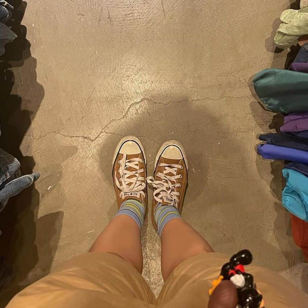 古着女子さんのインスタグラム写真 - (古着女子Instagram)「＼ フルジョの足元倶楽部 👟 ／  気になるフルジョの 足元倶楽部 🐢❕  -` ̗ 是非参考にしてね 🐻 ˎˊ˗  📸 ： thankyou ▼  @155aprisea  @nice_2meet__u  @n__ai2002   ──────────  🏡古着女子がプロデュースするブランドを紹介🏡  ・9090 ナインティナインティ @9090s_ 👖👟 ・spoon スプーン @spoon__store 🥄✨ ・nemne ねんね @nemne_store 🌿🥛  ──────────  ▫️プロフィールのリンクに 各ブランド サイトが 貼ってありますのでチェックしてください 🔍  ▫️古着を素敵に着こなしてる女性の方を Repostでご紹介させていただきます 🫐   ▫️写真は全て #フルジョ #古着女子 @furuzyo タグ付け投稿 or ご本人様に【掲載許諾】をとっております 🏷‪‪‪‪‬⸒⸒  ぜひ 素敵なコーデを 教えてください 🎧  #古着女子 #古着コーデ #ゆるコーデ #プチプラコーデ #服好きな人と繋がりたい #お洒落さんと繋がりたい #カジュアルコーデ #メンズライクコーデ  #メンズライク女子  #ストリートファッション #ストリート系女子  #スト女 #着画 #ラテカラーコーデ #置き画コーデ #ガーリーコーデ #今日のコーデ #ファッションコーデ #メンズライク #モテコーデ #シンプルコーデ  #古着すきな人と繋がりたい  #秋コーデ  #秋服」9月29日 22時21分 - furuzyo