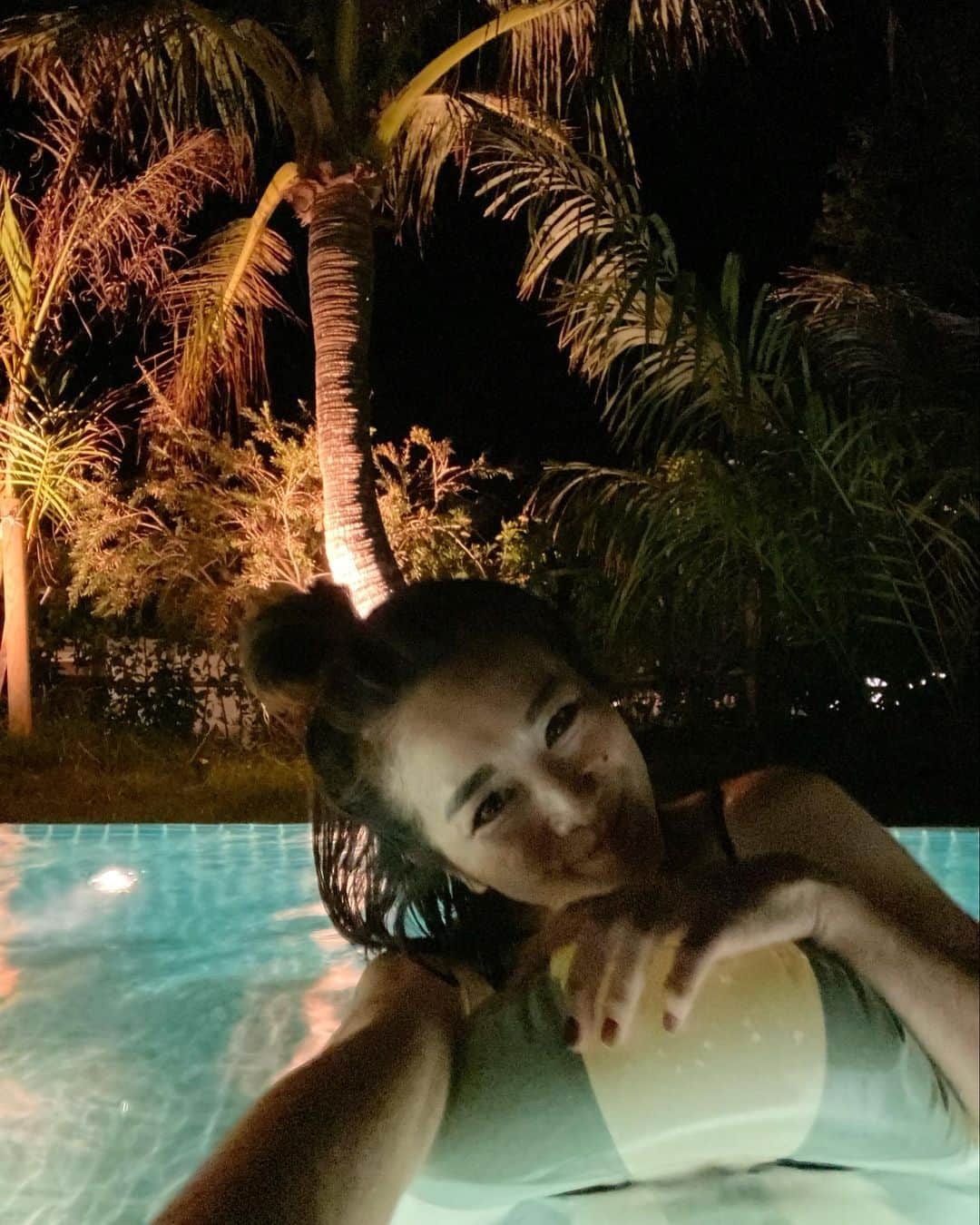 Mai Wakimizuのインスタグラム：「こっそり一人でプールなう♡ #石垣島#沖縄#2児のママ#mamalife」