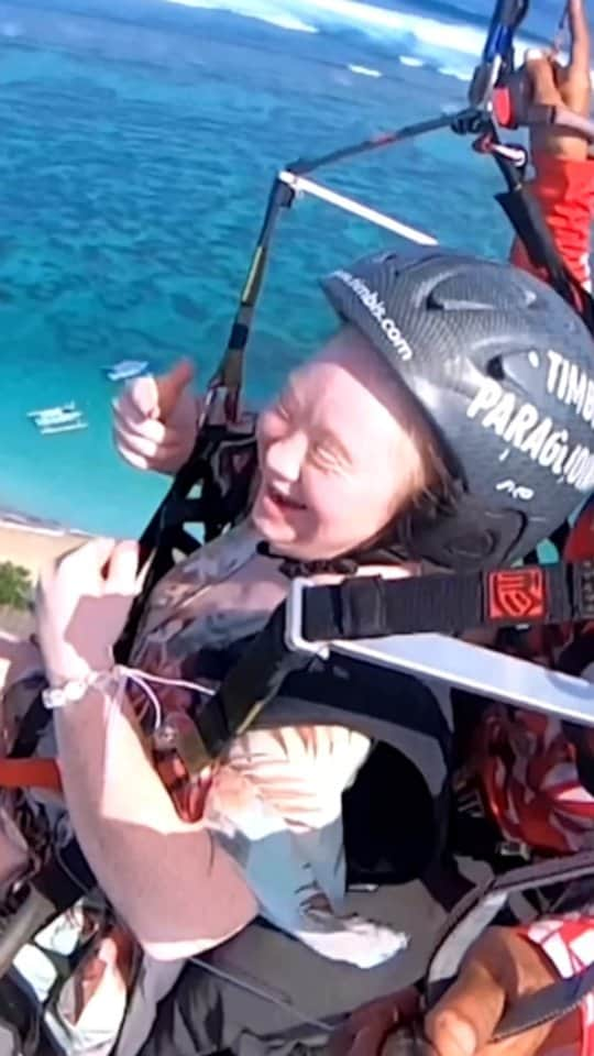 マデリン・スチュアートのインスタグラム：「Living my best life even if it scares my mum to death 🙂❤️ #love #adrenaline #downsyndrome #asd #livingthedream #nolimits #travelawesome #fun #funny」