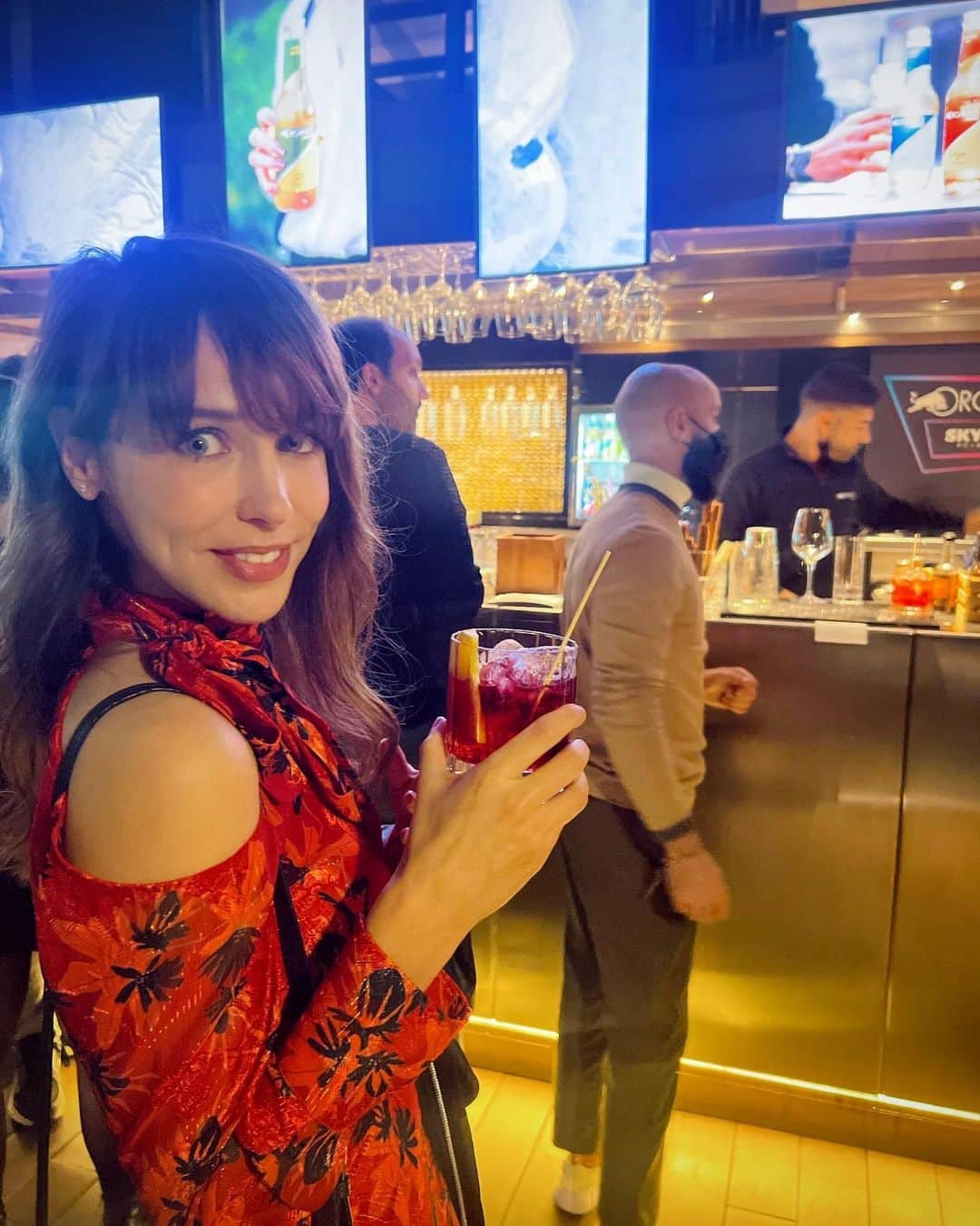 ステファニー・ヨーステンのインスタグラム：「What a wonderful night it was celebrating the launch of #Soulstice in Milan yesterday. Congratulations to everyone at @ReplyGameStudio for bringing this game to the world! Cheers to an amazing achievement! 🥂」