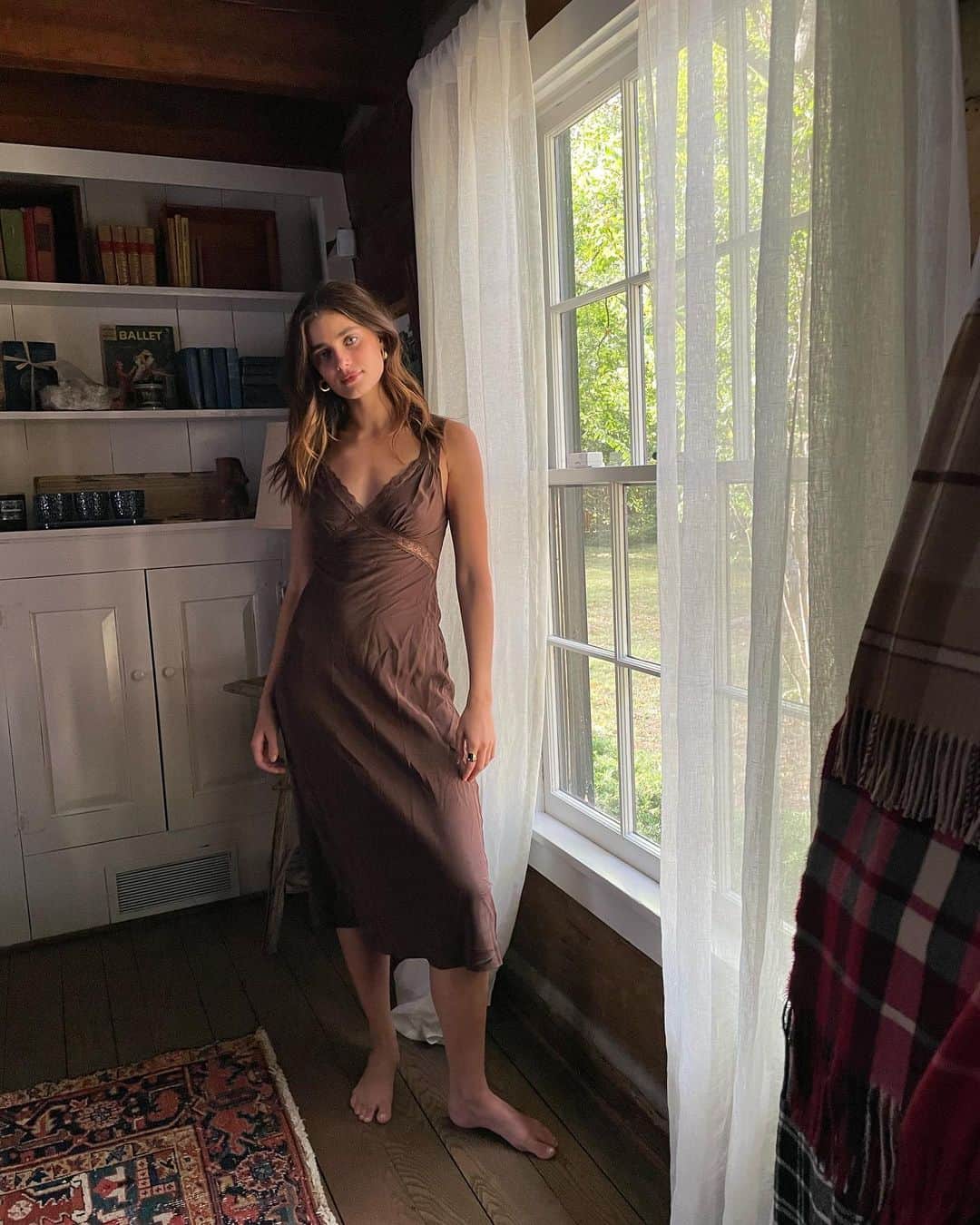 テイラー・ヒルのインスタグラム：「Feels like fall 🍁🎃🍂  #refbabe @reformation」