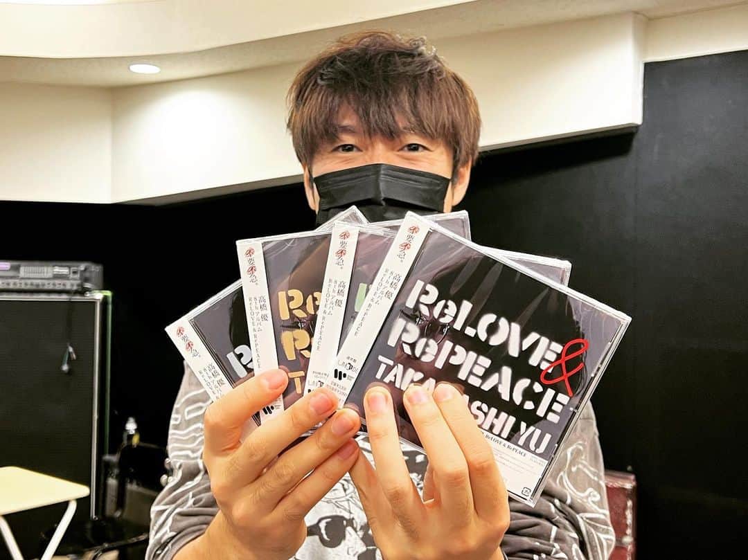 のインスタグラム：「10/5 Release!!! 高橋優 8th ALBUM 「ReLOVE & RePEACE」 #完成！ #高橋優 #ReLOVEandRePEACE」