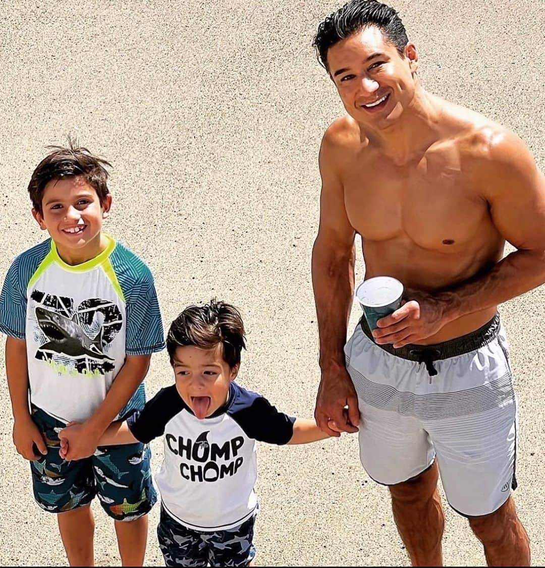 マリオ・ロペスのインスタグラム：「🙌🏼 @mariolopezextra  . . . #mariolopez #mariolopezextra #savedbythebell #sbtb #slater #acslater #lopez #blackmamba #fanbase #fantasyfootball #messi @onwithmariolopez @mariolopez #sbtbmeme #bayside #preppy #onwithmariolopez #sitcom #90ssitcom #zackmorris #fyp #onwithmariolopez」