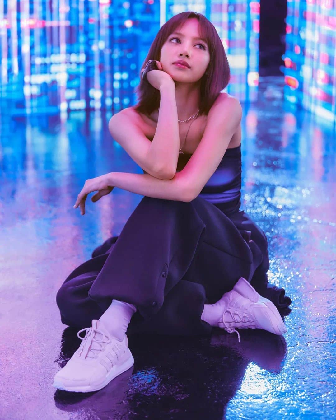 リサのインスタグラム：「Dream girl 😍 . . . #LISA #LALISA #리사 #블랙핑크 #BLACKPINK #LALISAMANOBAN #LALISAMANOBAL #blackpinklisa #lisablackpink」