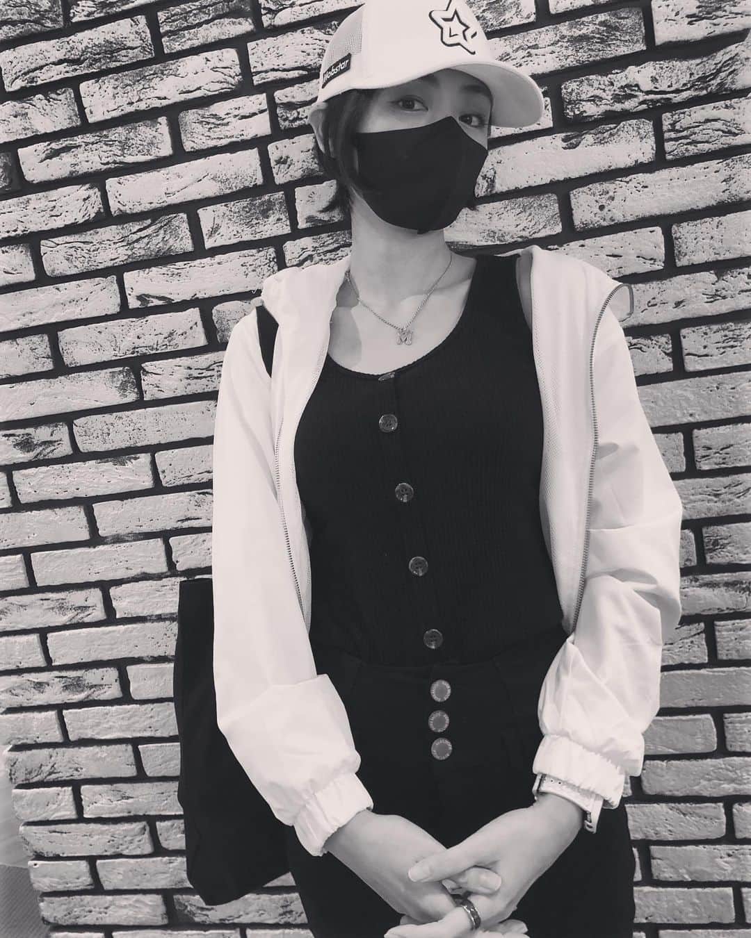 片山萌美のインスタグラム：「💮  はなまるうどん食べて お腹いっぱいで眠いの図（2、3枚目）  #moemikatayama」