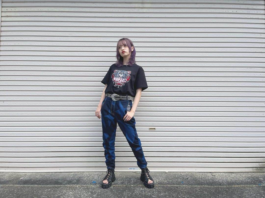 横山結衣のインスタグラム：「かわいいいいい お気に入りコーデの日💃💃　  ベルトはずーっとずっと前にお母さんが使ってたもの🦋🦋」