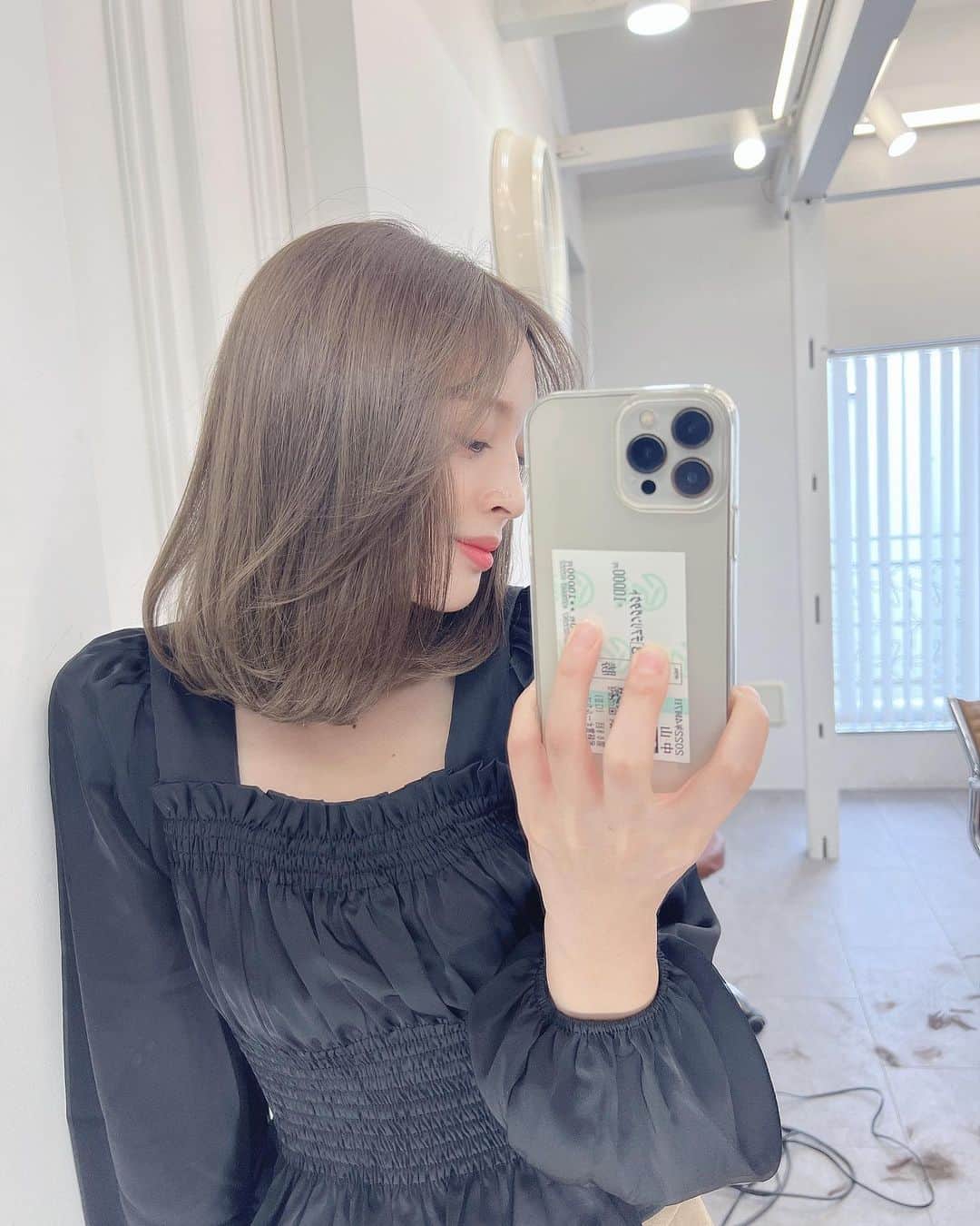 神部美咲のインスタグラム：「やっと行けた美容室✂️ 傷みすぎてたので5センチカット🥺  久々にこの長さ楽しみます〜🥰  @log_omotesando   けんじさんいつもありがとう🥰」