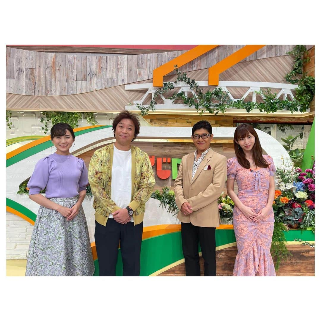 塩地美澄さんのインスタグラム写真 - (塩地美澄Instagram)「【本日のよじごじ生放送】  MCの薬丸さん、進行の繁田さん。 そしてゲストのホリさんとスタジオで ご一緒させていただきました!  私の衣装は　@dennyroseofficial 👗  ✅8/26イメージDVD「艶やか美」発売 ※お渡し会を10/9に開催予定です  ✅9/16写真集『瞬間（とき）』発売 ※プロフィール欄から購入してね #よじごじ #薬丸裕英 さん　#繁田美貴　さん　#ホリ　さん #塩地美澄」9月29日 18時33分 - misumi.shiochi.official