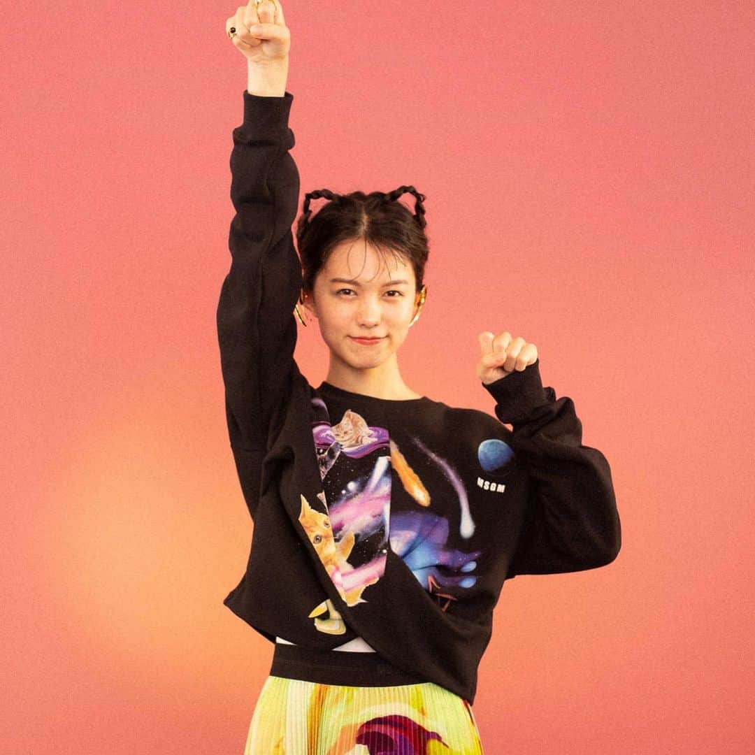 志田彩良のインスタグラム：「・ NYLONJAPAN「365ANNIVERSARY」 9月29日"招き猫の日"🐈‍⬛  #nylonjapan #365anniversary」