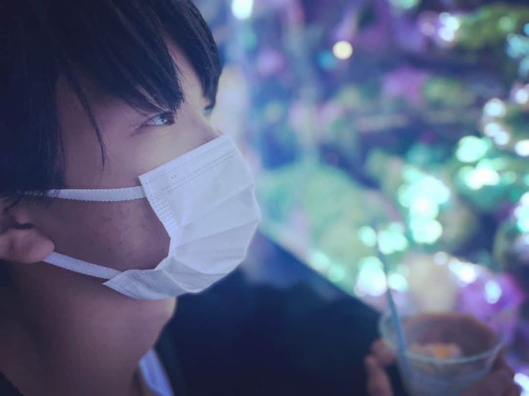 えるにーにょのインスタグラム：「品川行ってから原宿行ってきたよ🐬  #都会怖ぇ #ロールアイスうめぇ  #アクアパーク品川」