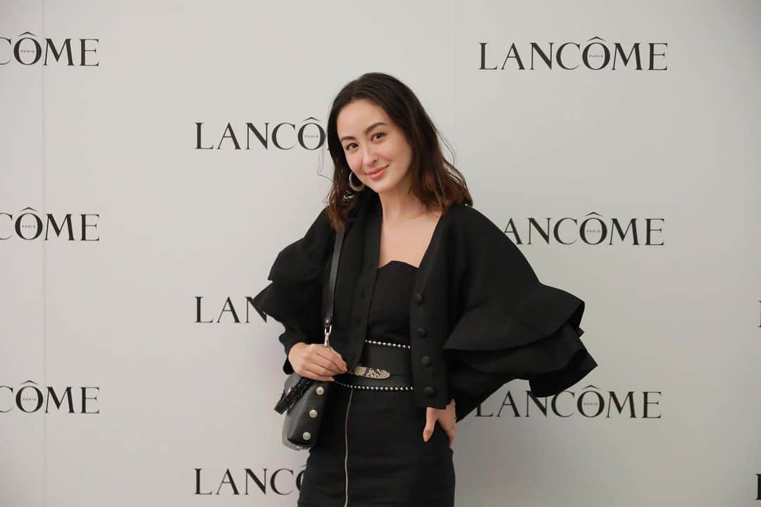 オードリー亜谷香のインスタグラム：「ランコムのポップアップイベント「ランコム美肌菌ステーション」に行ってきました！ 未来トンネル（Future Tunnel)やジェニフィックシャンデリアが素敵だった！ビューティーテック体験で自分の肌の状態も調べられて楽しい体験がいっぱいでした。 明日、9/30～10/2まで表参道のSPIRALで開催されます♡  During my quick trip to Tokyo, I made a quick pit stop to check out Lancôme’s pop up event at SPIRAL Building in Omotesando.  You can catch the pop up for the next couple of days if you’re in the area! 🤍  #美肌菌ステーション #ランコム #ジェニフィック #ジェニフィック体験 #美肌菌 #PR @lancomeofficial」