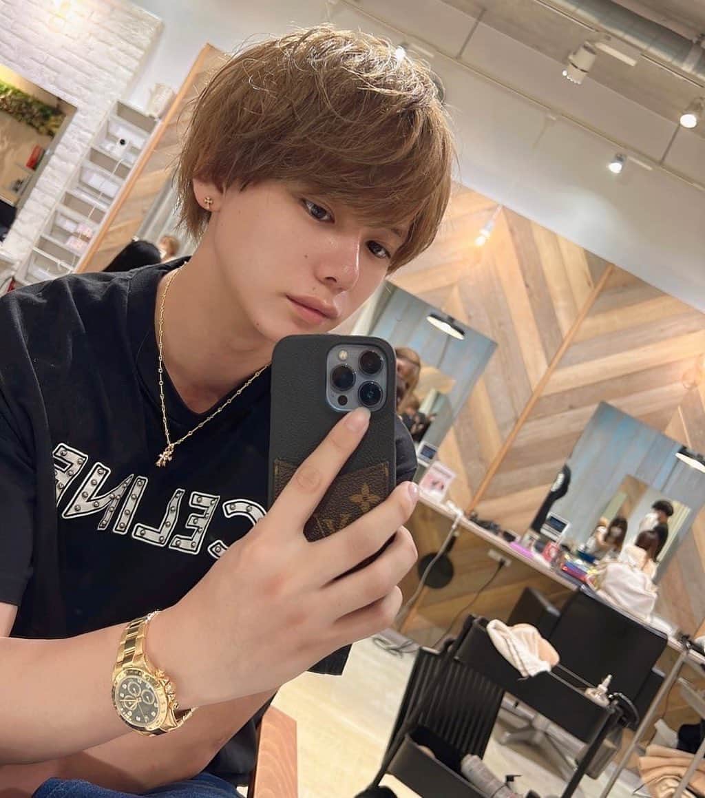 岡俊樹（とっしー）のインスタグラム：「・ ・ ・ ・ ・ ・  #新宿 #ホスト #新宿ホスト #新宿ホストクラブ #クラブ #キャバ嬢 #コンカフェ #コンカフェ嬢 #メンヘラ #メンヘラ女子 #ハイトーンカラー #ハイトーン #hair #マッシュショート #fyp #followforfollowback #make #makeup #メイク #メイクアップ #自撮り #自撮り界隈 #selfie #selfies #pink #量産型ヲタク #イケメン #雰囲気イケメン #ビジュアル #haircolor」