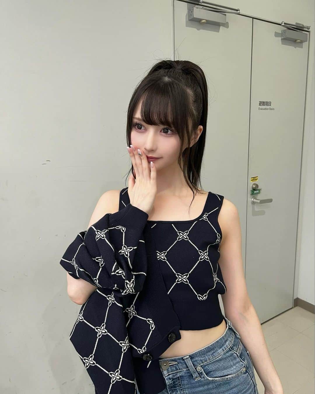 山本望叶のインスタグラム：「ど？🐰  #ootd #code #コーデ #emoda #gyda #ポニーテール」