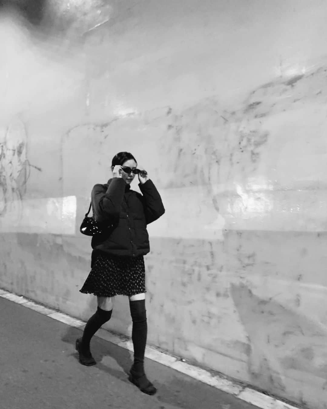 Shiho Sasakiのインスタグラム：「たまにはこんな格好もしてみる🕶🌙  #MOUSSY#MOUSSYSNAP」