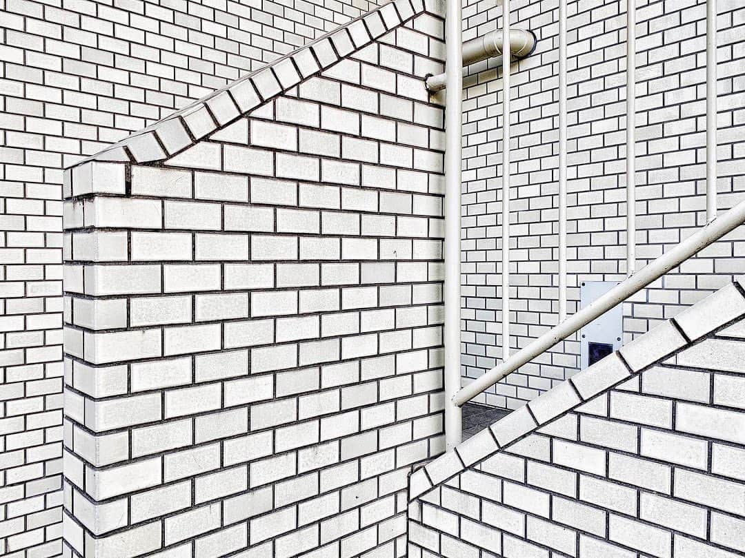 Yasuhito Shigakiのインスタグラム：「. . The wall . . Tokyo, Japan. . #PR  . ▼gooblogにてブログ更新、#マルシェル 出品中！！ https://blog.goo.ne.jp/neijin0218/e/b667ed21cc41722e0ff6641d77d9b00f」
