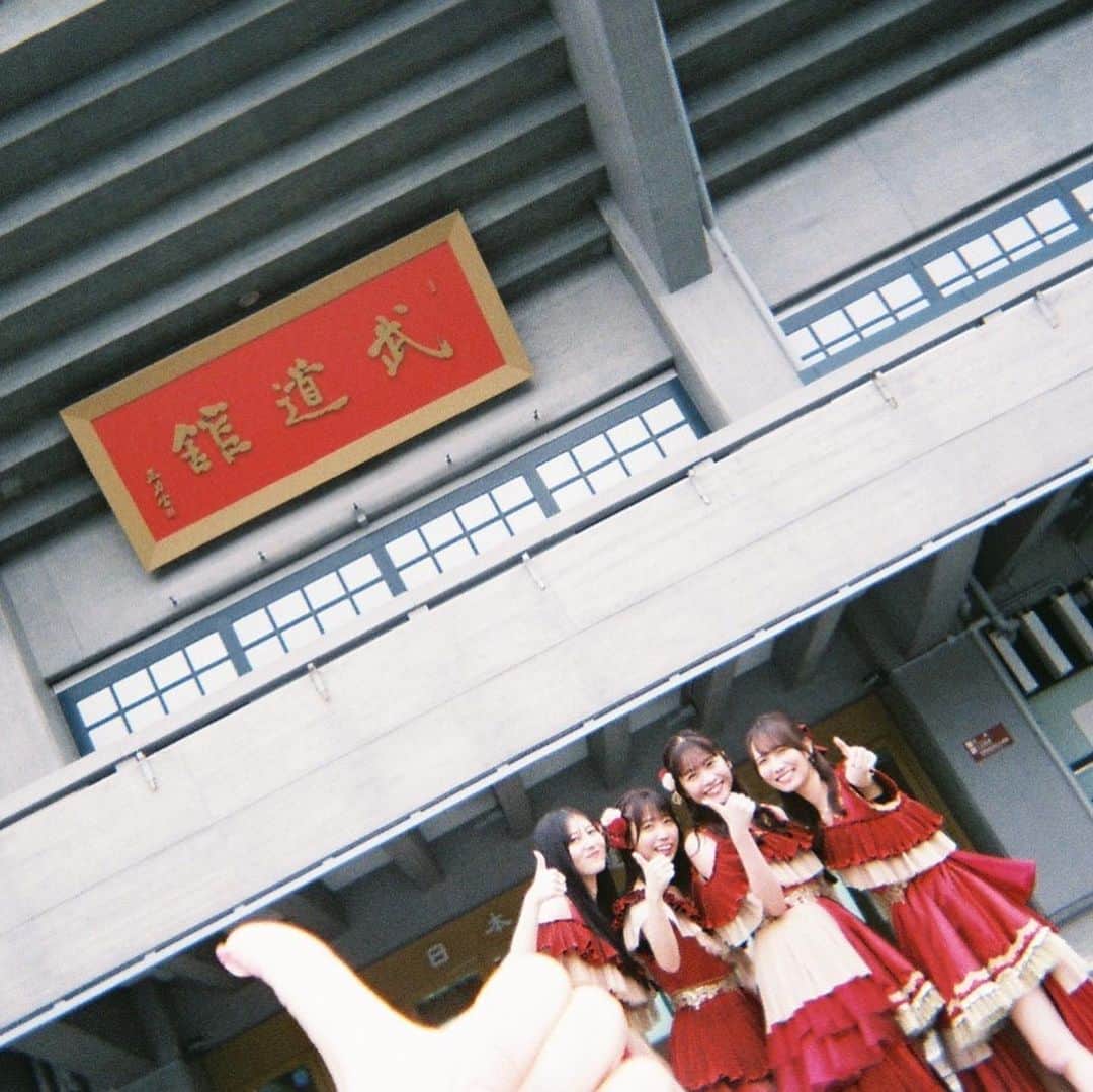26時のマスカレイドさんのインスタグラム写真 - (26時のマスカレイドInstagram)「🌈「#ニジフォト」での素敵な写真の投稿たくさんありがとうございます‼️🐟  本日は26時のマスカレイドThe Last Year 特別公演『26時のマスカレイド×日本武道館』から第三弾をお届け🤲🏻‪‪❤︎‬  26時のマスカレイドThe Last Year 特別公演『26時のマスカレイド×日本武道館』での写真を使用したグッズのラッフルくじが明日9/30(金)23:59までとなっております❤️‍🔥  ぜひ、挑戦してみてくださいね🎶 raffle-event.jp/raffles/503  #ニジマス #26時のマスカレイド #江嶋綾恵梨 #中村果蓮 #来栖りん #吉井美優 #森みはる #日本武道館 #ラッフル」9月29日 23時30分 - nijimasu_staff