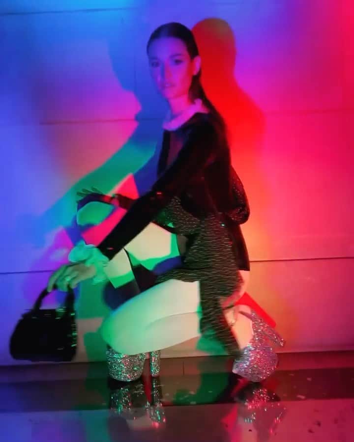 のインスタグラム：「Stunning @ophelieguillermand in our white Tights💫  #CalzedoMania」