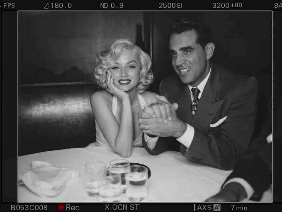 アナ・デ・アルマスのインスタグラム：「Some of my favorite bts moments during the making of BLONDE. ♥️ Now on @netflix .」