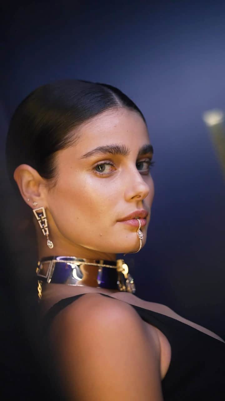 テイラー・ヒルのインスタグラム：「Get ready for the Messika High Jewelry Show with @taylor_hill. Few minutes left before the show, are you ready?  September 29  9:30PM CEST  Join us live (link in bio).   #MessikaPFW #Messika」