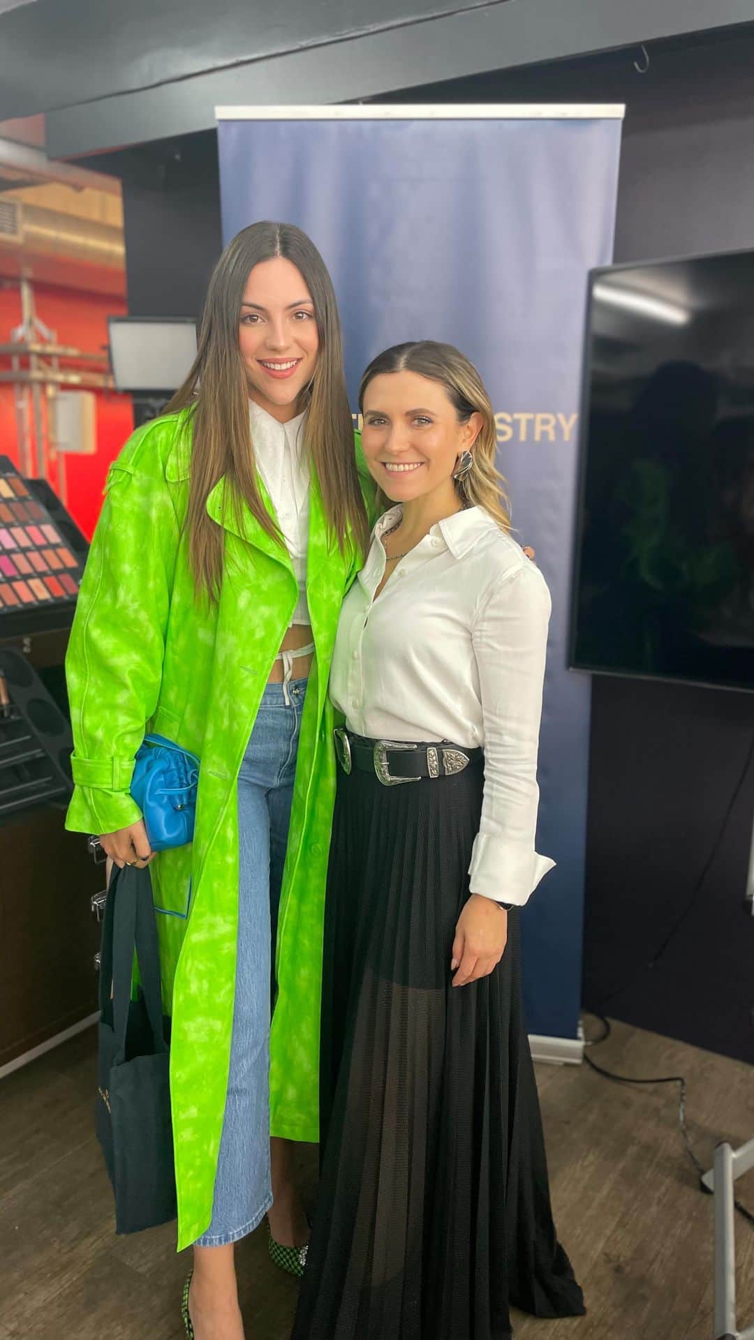 Mayela Vazquezのインスタグラム：「Day 1 Social Media Influence Panel with @yayisvc @intotheindustry @burgomx at @makeupforever_pro_studio @makeupforever」