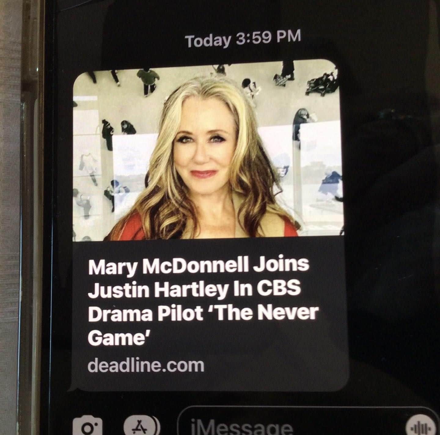 メアリー・マクドネルのインスタグラム：「So nice when this pops up on your phone! Very excited to be joining this group of talented excellent story makers #TheNeverGame @CBSTweet @20thTelevision yeeessss! back to work!」