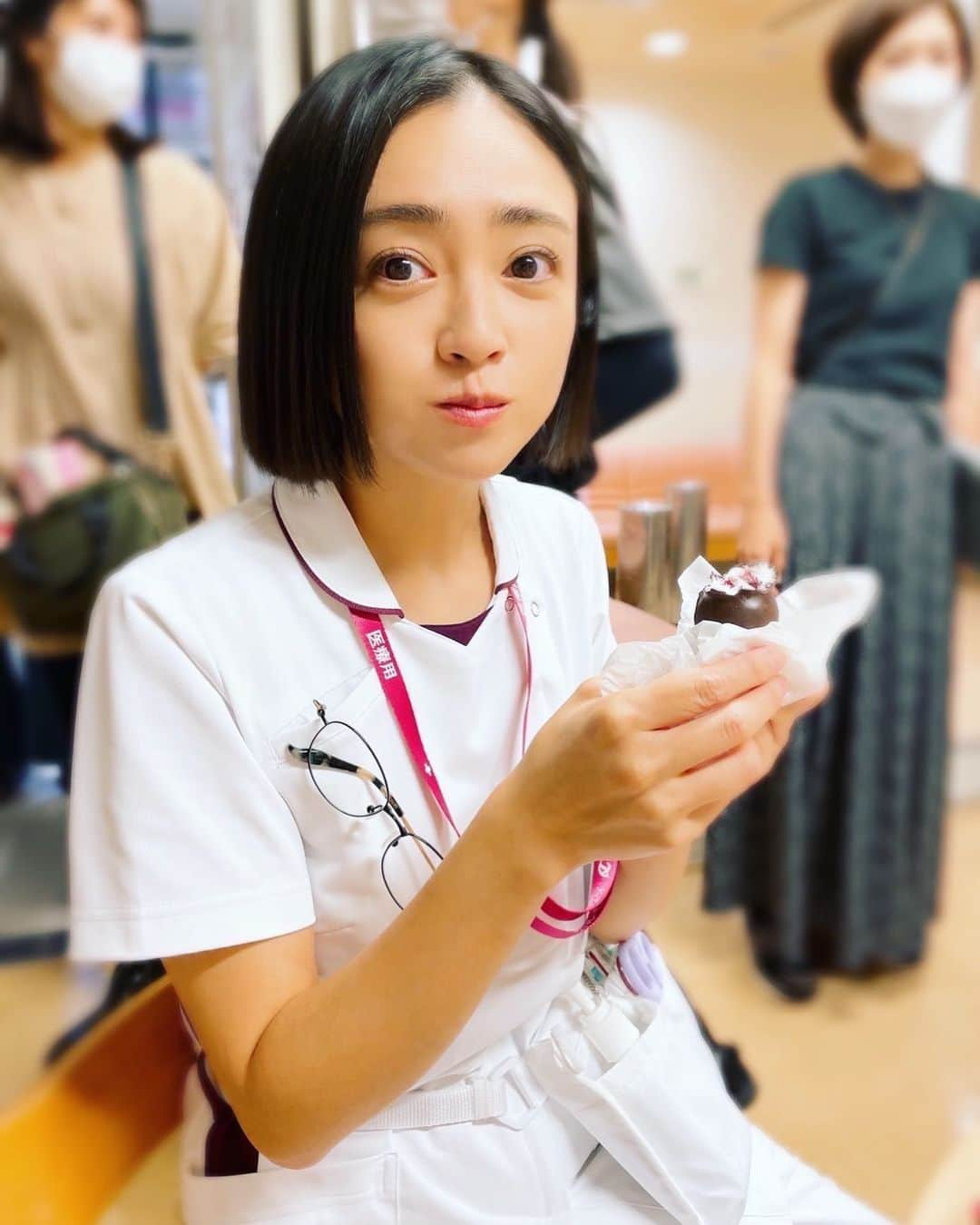 安達祐実さんのインスタグラム写真 - (安達祐実Instagram)「🍓🍓🍓 岡田将生さんからの 美味しい差し入れを 頬張る。」9月30日 16時28分 - _yumi_adachi