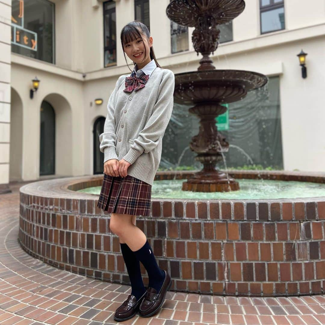 制服専門店CONOMiさんのインスタグラム写真 - (制服専門店CONOMiInstagram)「【原宿店】 カーディガンの季節が来た！ モデル▷▶ @saki_ymcitron  ・ #conomi #制服 #なんちゃって制服 #制服アワード #制服コーデ #制服交換 #制服アレンジ #制服ディズニー #制服ユニバ #学校 #女子高生 #放課後 #放課後jk #jkブランド #fjk #sjk #ljk #jkの素敵な思い出 #青春 #アオハル #青春フォトグラフ #平成ギャル #平成ギャルポーズ #ライクポーズ #顔隠しポーズ #きゅーななぱーせんと #ハルイロセカイ #ootd #japanesefashion #fyp」9月30日 10時16分 - conomi_official