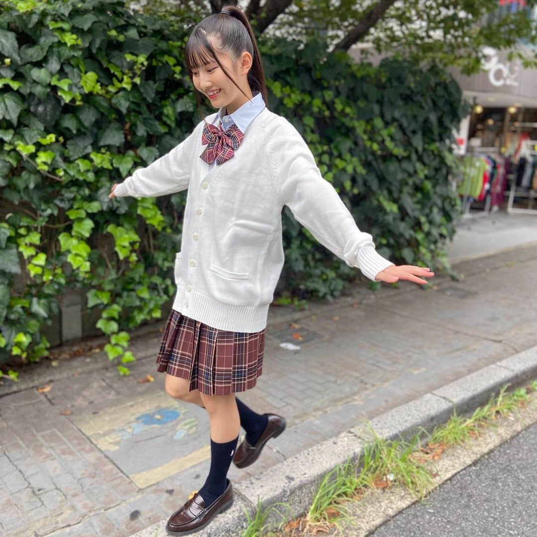 制服専門店CONOMiさんのインスタグラム写真 - (制服専門店CONOMiInstagram)「【原宿店】 カーディガンの季節が来た！ モデル▷▶ @saki_ymcitron  ・ #conomi #制服 #なんちゃって制服 #制服アワード #制服コーデ #制服交換 #制服アレンジ #制服ディズニー #制服ユニバ #学校 #女子高生 #放課後 #放課後jk #jkブランド #fjk #sjk #ljk #jkの素敵な思い出 #青春 #アオハル #青春フォトグラフ #平成ギャル #平成ギャルポーズ #ライクポーズ #顔隠しポーズ #きゅーななぱーせんと #ハルイロセカイ #ootd #japanesefashion #fyp」9月30日 10時16分 - conomi_official