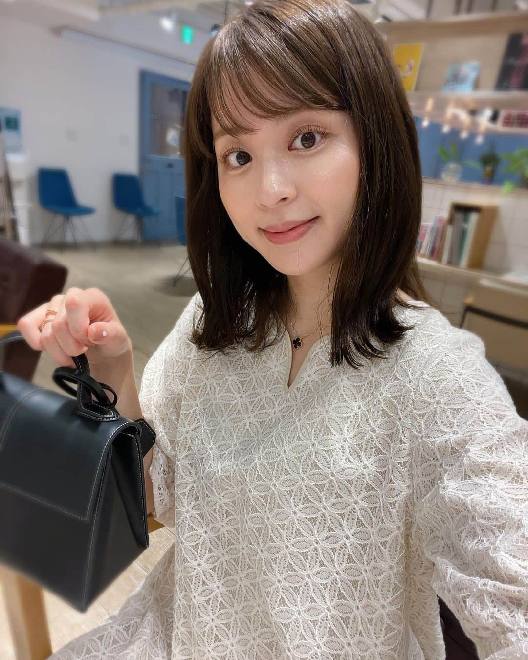 沖田愛加さんのインスタグラム写真 - (沖田愛加Instagram)「おかりえちゃんの作ったワンピース👗 デザインも凝ってて一枚でサラッと着れる💓 . . （私のママさんもお気に入り♡笑） 前髪ちょっとカットしてもらった時の写真✨ @kana___watarai さんお任せです♡ 今日は収録です🌼 みんな今週最後頑張ろうね💐  👗 @efla_official」9月30日 10時20分 - okita_aika