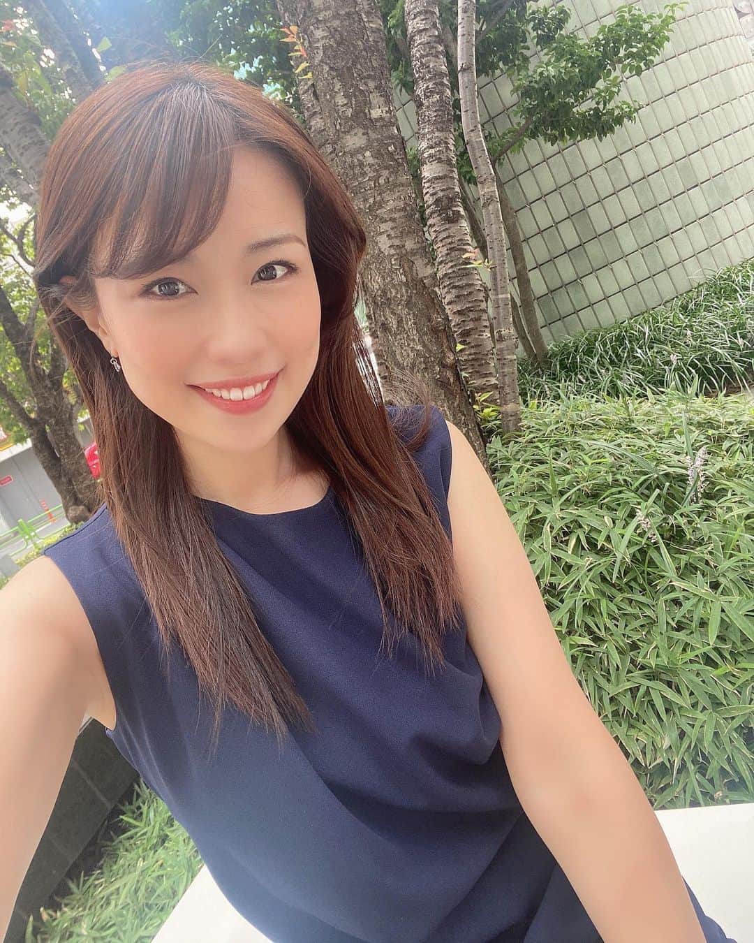 道岡桃子のインスタグラム：「おはようございます☀  今日は珍しくストレートヘアです✨✨  もし良ければ、保存ボタンも押してください💕💕  #アナウンサー #女子アナ  #フリーアナウンサー  #ノースリーブワンピース  #ストレートヘア #hair  #goodmorning #tokyo  #ootd #ootdfashion」