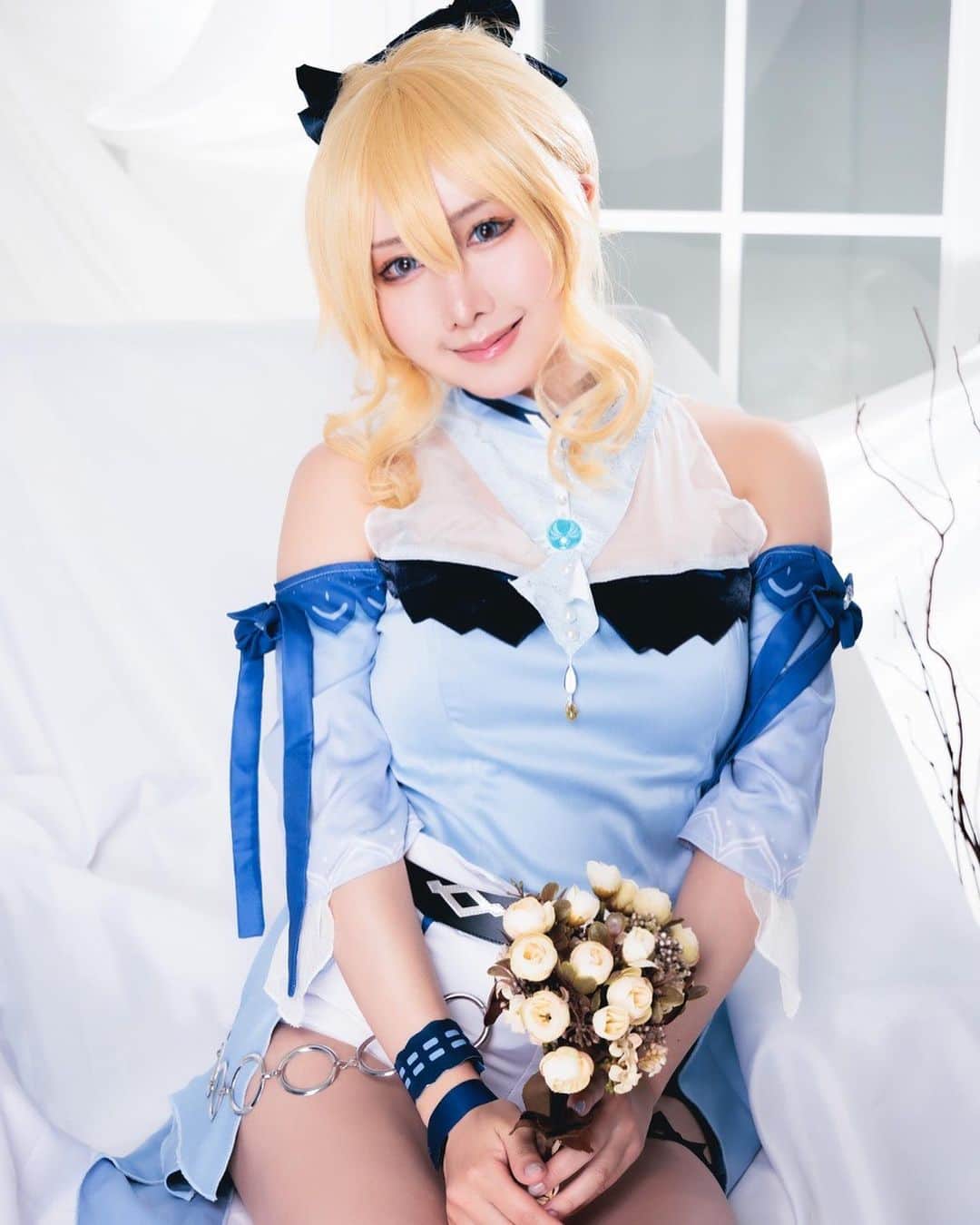 のインスタグラム：「#原神2周年 おめでとう🎊 photo @cozy1215  ❁ ❁ ❁ ❁ ❁ #原神  #原神コスプレ #genshinimpact #コスプレ  #コスプレイヤー  #水着  #cosplaygirl #cosplayer  #バーバラ #genshinimpactcosplay #japanesegirl #太もも #japanesegirl #コンパニオン #コスプレ #コスプレイヤー #メイド #メイド服 #Japanese #ニーハイ  #モンド  #スク水 #akihabara  #グラビア #girlcute #ジン #cosplaysexy  #genshinimpactfanart #鳥海かうコスプレ #鳥海かう #写真好きな人と繋がりたい  #撮影会モデル」