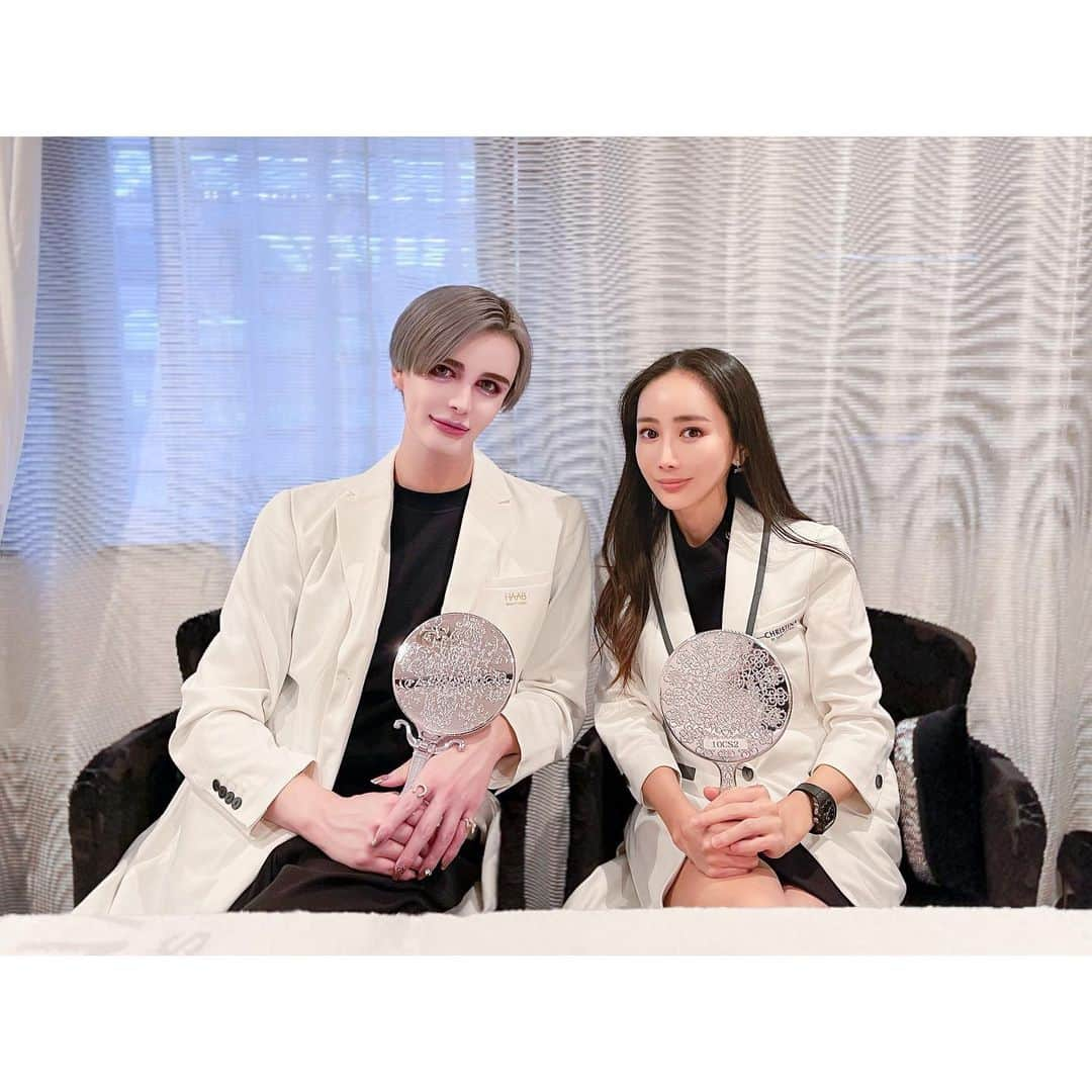 Matt（マット）さんのインスタグラム写真 - (Matt（マット）Instagram)「・ HAAB BEAUTY CLINICの一日店長 やらさせていただきました🥼🩺✨  沢山の方の相談を受けさせて頂き 皆さんと美の合流ができて とっても楽しかったです💖 皆様がどんどん美しくなっていくのが とっても楽しみです☀️☀️☀️  HAABのオーナーでもある ちーちゃんと朝から一緒でした🤝🏻 @chihirokaji0125  また沢山企画してるので おたのしみに🤍🤍🤍  お顔・ボディー 脱毛・痩身などでお悩みある方 是非カウンセリングだけでも 来てみてくださいね❤︎ お待ちしております！」9月30日 17時52分 - mattkuwata_official2018