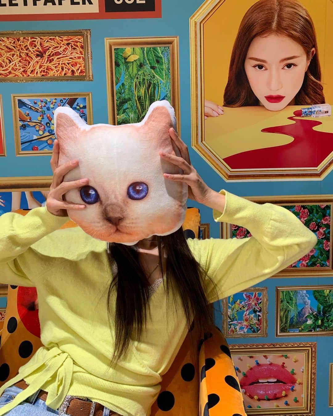 パク・ソラのインスタグラム：「3CE X TOILETPAPER  두 크리에이티브 하우스의 언어로 전하는 일상의 유쾌한 메시지를 지금 홍대플래그쉽스토어에서 만나보세요🌟  #houseof3ce #3CEXTOILETPAPER #안올수없겠죠?🐍」