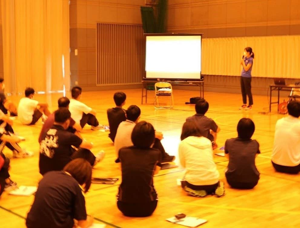 木村文子さんのインスタグラム写真 - (木村文子Instagram)「. 【活動報告】 東広島教育委員会様から、東広島市小学校体育実技講習会の講義をさせていただきました。 大変貴重な機会をいただき、大学時代ぶりに、小学校学習指導要領を振り返りました📚 更に、小学校現場で起きている現状を知ることで、こちらが大変勉強になりました💡 このような機会をいただき、本当にありがとうございました✨ #東広島 #教育 #講演会 #体育 #hiroshima #education #physicaleducation」9月30日 18時11分 - kimura.ayako