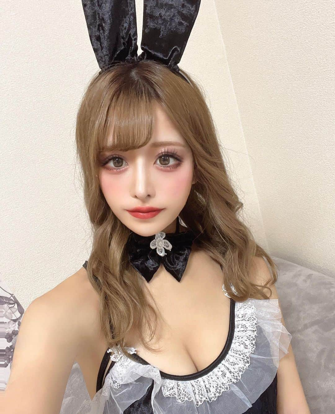 りこぴんさんのインスタグラム写真 - (りこぴんInstagram)「もうすぐハロウィン✨🎃👻  年中コスプレ着てるわたしからしたら、あんま特別感は無いけど今年も仮装する🔥  ハロウィンのコスプレは決まった？？  バニーガールは毎年人気な気がする🐰🎵  セクシーすぎてハロウィンではまだ着たことない🙈💓  #バニーガール #ハロウィンコスプレ #ハロウィン #バニー #撮影会 #撮影会モデル #ポートレート #ポートレートモデル #ポートレート部 #被写体なります #セクシーショット #コスプレ好きな人と繋がりたい #コスプレ女子 #ギャル #白ギャル #北新地 #大阪 #難波 #ミナミ #portlait #halloween #bunnygirl #portlait_model #cosplaygirl #cosplay #sexy #japanesegirl #photographer #photogram #sexyphotoshoot」9月30日 18時18分 - rikopingram_t