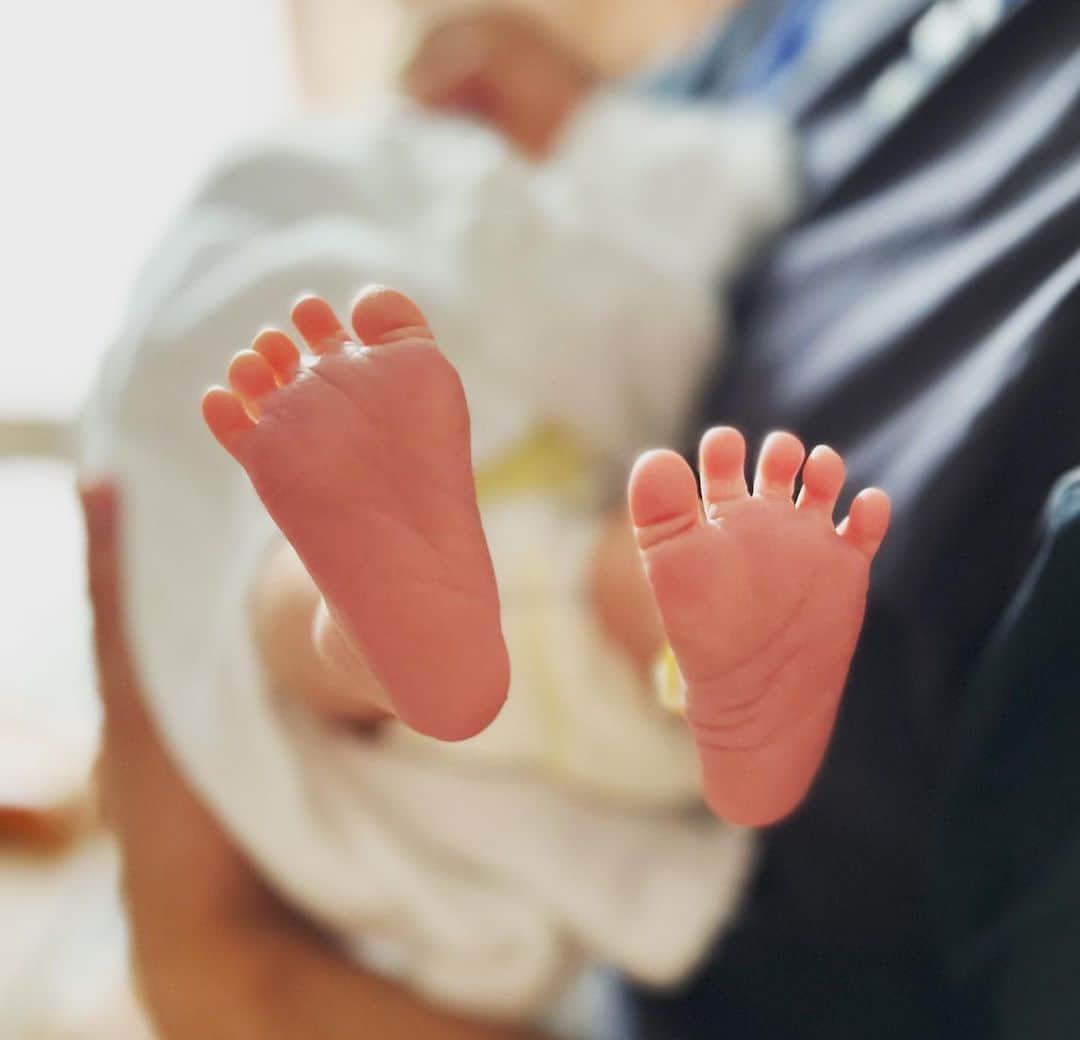 黒川芽以のインスタグラム：「ご報告。  先日、第二子を出産致しました。  母子共に健康です。 これから、また育児に仕事に奮闘していきたいと思います。  まずは、身体の回復につとめて、子供たちに、たくさん愛を注ぎたいと思います。」