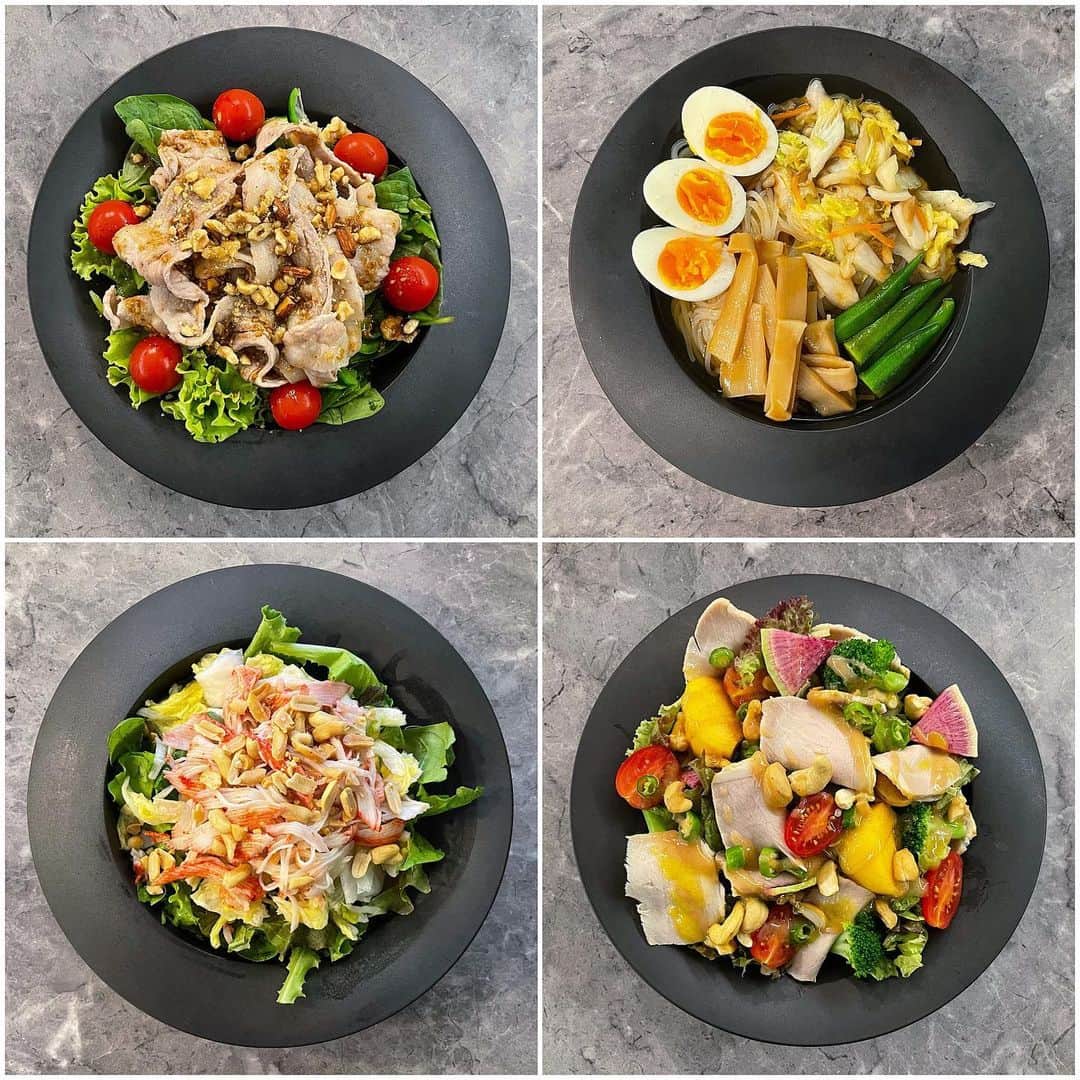 Aya（小山内あや）のインスタグラム：「#AYAごはん 🍽✨ 最近のサラダ🥗ちゃん達。そして最近めっきり涼しくなってきましたね〜😳 そろそろ野菜モリモリお鍋🫕も差し込んでいくかな🤔 9月も終わり。食欲の秋に突入だぁ〜 秋のチートデイはガッツリ「食」を楽しむぞぉ〜😋🤩」