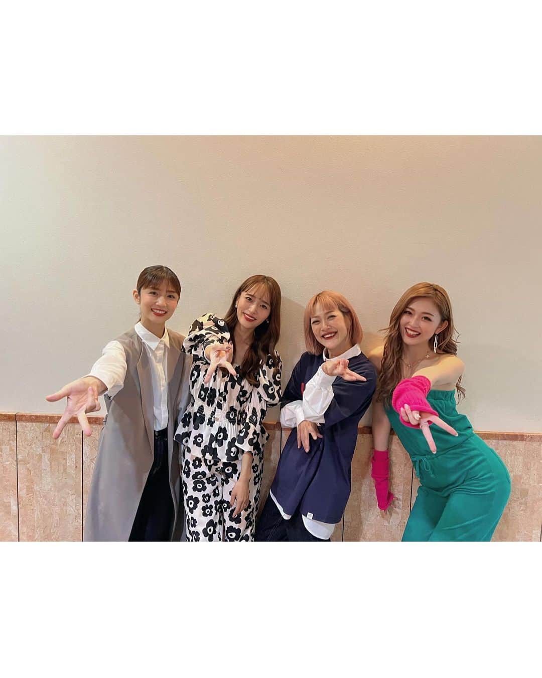 近藤千尋のインスタグラム：「本日19時から オオカミ少年🐺オンエアです💖  女性タレントチームで参加させて頂きました🙏😍 ソクオチ！しないように頑張りました、、！笑🙇  みんなで力を合わせてワイワイ とっても楽しい収録でした💓😍  setup @dreamsisterjane  pierce @unoaerre_japan」
