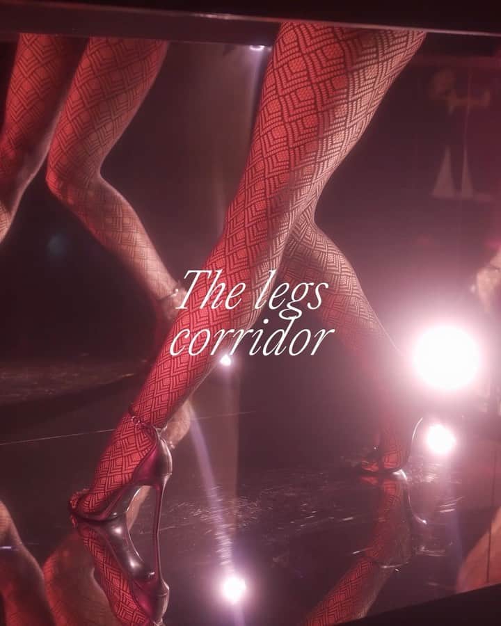 のインスタグラム：「CALZEDOMANIA | The Legs Corridor   #calzedomania」