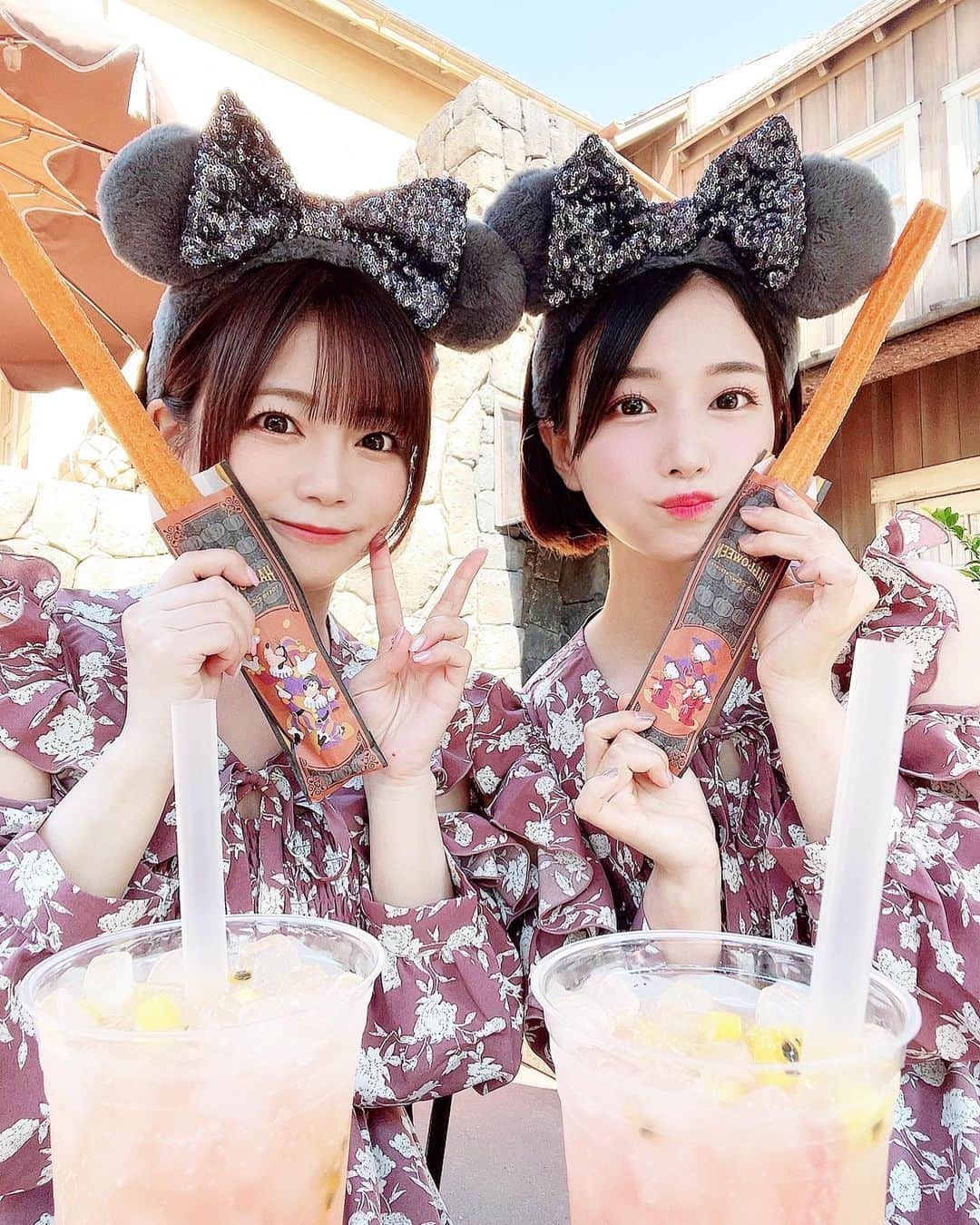 初川みなみのインスタグラム：「#dハロ#dハロ2022#ディズニーハロウィン 今年はうさちゃんと#おそろコーデ　🐰 ⁡ ⁡ ⁡ #ディズニー #東京ディズニーリゾート #ディズニーリゾート #ディズニー写真部 #ディズニーカメラ隊 #ディズニーコーデ #disney  #disneyresort  #tokyodisneyresort  ##disneylife#夢の国 #夢が叶う場所#ディズニーランド #東京ディズニーランド #TDL #ワンピース#エブリン」