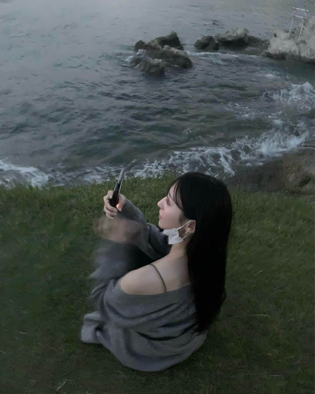 吉井美優のインスタグラム：「. 夕方の海がすき 🤳🏻🌠」