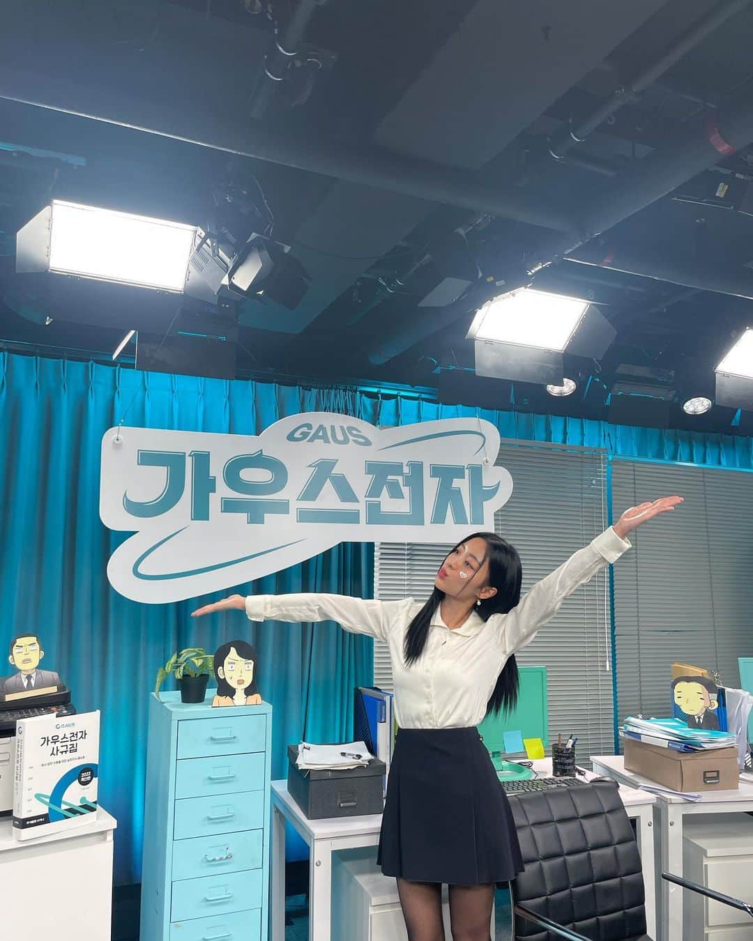 カン・ミナのインスタグラム：「오늘 9:00pm ENA에서 ‘가우스전자’ 첫 방송!」