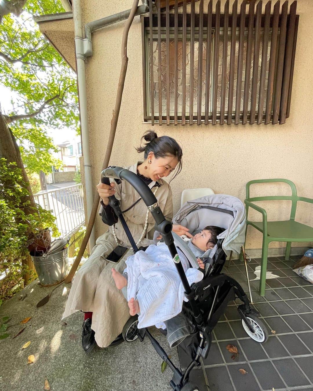 石橋穂乃香のインスタグラム：「プライベートで嫌なことがあっても お芝居をして役の人物になれば忘れられて  お仕事で凹むことがあっても 家で我が子の顔を見れば忘れられる  オン・オフが元々苦手だった私としては、今のバランスがとても心地よい…  色んなことですぐに煮詰まってしまうから、いい意味で忘れたり、リフレッシュすることはとても良いことなんだな、と…  そんな大切なことを知れた九月も終わり、明日から十月！舞台の幕が開く日も、もう間も無く。ドキドキとワクワク、です！」