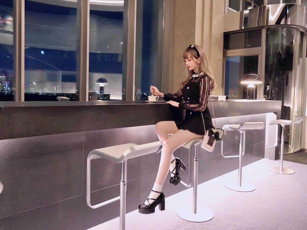 Chikako千佳子さんのインスタグラム写真 - (Chikako千佳子Instagram)「🎞🖤🎞🖤 #rosemarieseoir #katespade #量産型 #量産型コーデ #量産型女子 #韓国コーデ」9月30日 23時06分 - cindychikako