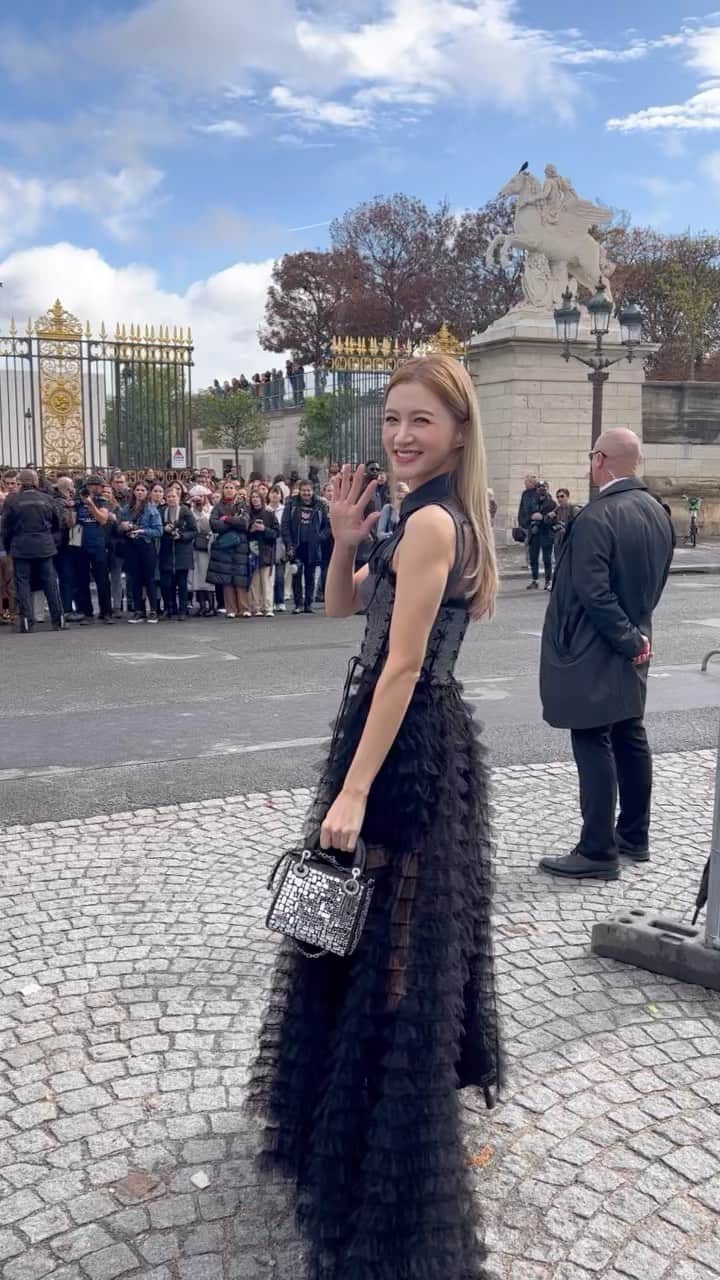 平山美春のインスタグラム：「@dior #diorss23 Paris Fashion week 🇫🇷 #dior #pfw #parisfashionweek #paris」
