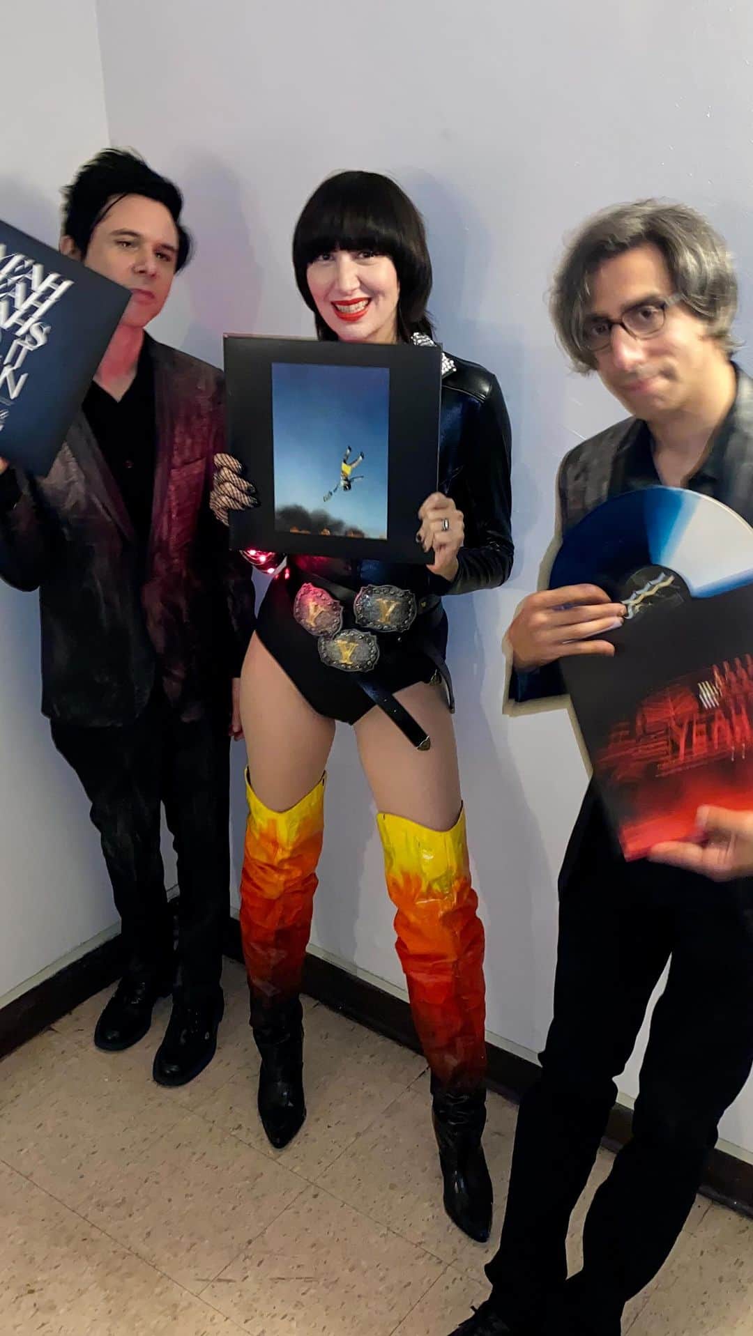 のインスタグラム：「At the end of 2019 we were making moves to write some new music and in 2020 we celebrated our 20th anniversary as a band broadcasting Maps out of a home closet deep in lockdown.  So in 2021 when we could be together again all the joy, the pain, and deepest gratitude for music came pouring out of our hearts song after song. #CoolItDown is out now and is in many ways our love letter to you who have been waiting hanging in there 🙏 and to you who have just found us ❤️ Yes! We are so happy to be back! Yes! This baby is OUT! Wait! They don’t love you like we do 🤘 Luv YYYs」